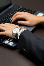 �������[�U�[�̎g���₷����D�悵�Ǝ��̒[��